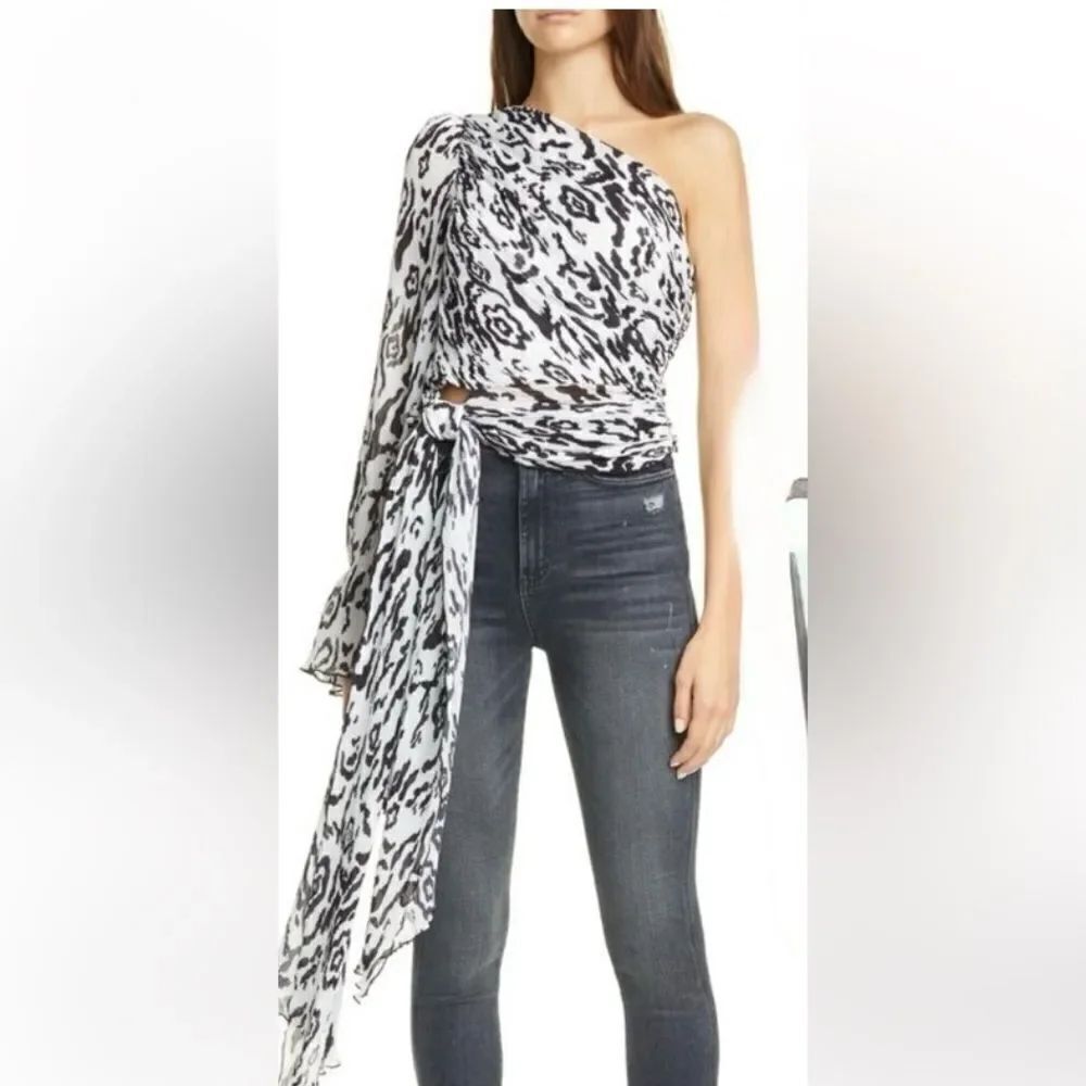 NWT Self Portrait LEOPARD PLISSE ONE
SHOULDER TOP IVORY/BLACK Size 8
